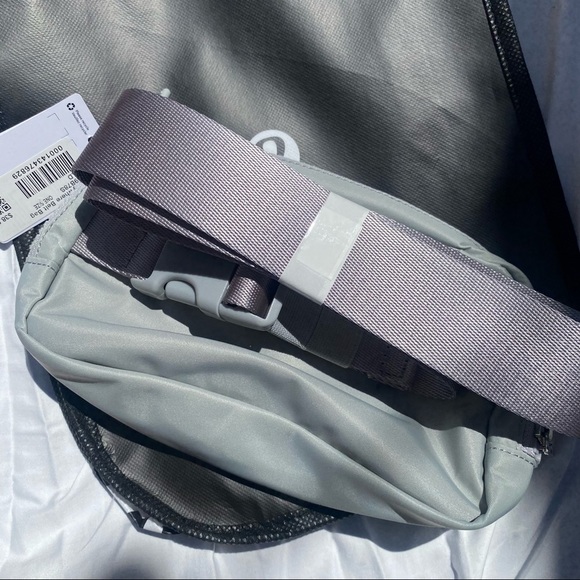 Lululemon Belt Bag Silver Drop NWT - Picture 4 of 4